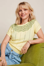 Laden Sie das Bild in den Galerie-Viewer, Yoke Top Hoops, Cream
