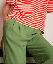 Laden Sie das Bild in den Galerie-Viewer, Hose Fintan Cropped Timba, Jade-Grün
