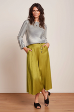 Laden Sie das Bild in den Galerie-Viewer, Culotte Dallas Cameron,Senf , Plus Size
