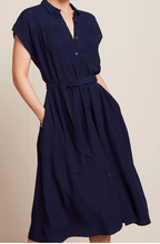 Laden Sie das Bild in den Galerie-Viewer, Kleid Amy Tortoise, Navy, Plus Size

