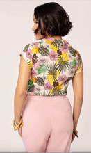 Laden Sie das Bild in den Galerie-Viewer, Bluse Benita, Tropisches Blumenmuster

