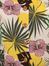 Laden Sie das Bild in den Galerie-Viewer, Bluse Benita, Tropisches Blumenmuster
