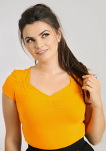 Laden Sie das Bild in den Galerie-Viewer, Top Mia, 50&#39;s Basic, Ocker-Orange
