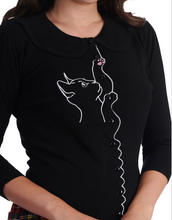 Laden Sie das Bild in den Galerie-Viewer, Cardigan Cat Scalopped Collar, Katzenmotiv, Schwarz, Plus Size
