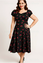 Laden Sie das Bild in den Galerie-Viewer, Swingkleid Nancy ( 50er-Jahre ) mit Kirschenmuster, Schwarz
