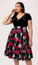 Laden Sie das Bild in den Galerie-Viewer, Swingrock Paint me Roses, Schwarz, Plus Size
