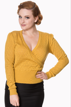 Laden Sie das Bild in den Galerie-Viewer, Feinstrick-Pulli Basic Instinct mit Lochmuster, Senf
