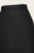 Laden Sie das Bild in den Galerie-Viewer, The Tripple Step Skirt, Wollmix, Black &amp; Charcoal Tweed, Plus Size
