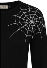 Laden Sie das Bild in den Galerie-Viewer, Pullover Alina  mit Spinnennetz-Stickerei, Schwarz
