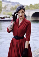 Laden Sie das Bild in den Galerie-Viewer, Vintage-Kleid D&#39;Laine Gabardine,Rot

