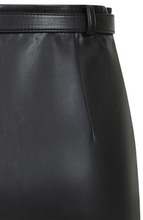 Laden Sie das Bild in den Galerie-Viewer, Bleistiftrock Ada, Schwarz, Kunstleder
