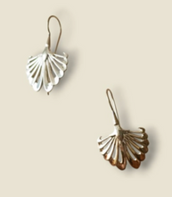 Laden Sie das Bild in den Galerie-Viewer, Ohrringe, The Baroque Fan Earring
