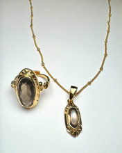 Laden Sie das Bild in den Galerie-Viewer, Ring, The Antique Ring Smokey Quartz, Vergoldet
