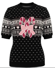 Laden Sie das Bild in den Galerie-Viewer, Retro Pullover Natalie mit Zuckerstangenmotiv, Schwarz
