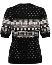 Laden Sie das Bild in den Galerie-Viewer, Retro Pullover Natalie mit Zuckerstangenmotiv, Schwarz
