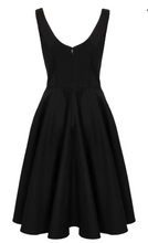 Laden Sie das Bild in den Galerie-Viewer, Swingkleid Heidi mit leicht herzförmigen Ausschnitt,  Schwarz
