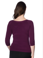 Laden Sie das Bild in den Galerie-Viewer, Feinstrick-Pulli Pretty Illusion, Aubergine
