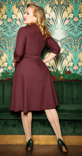 Laden Sie das Bild in den Galerie-Viewer, Swingkleid Giselle mit Gürtel und Frontknopfleiste, Rostrot
