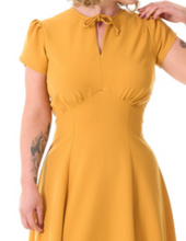 Laden Sie das Bild in den Galerie-Viewer, Swingkleid Starlet, Senf
