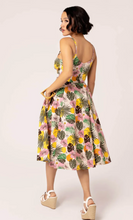 Laden Sie das Bild in den Galerie-Viewer, Träger-Swingkleid Benita Tikki 50's, Mullti
