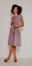 Laden Sie das Bild in den Galerie-Viewer, Hemdblusenkleid Revers Tricot 40's, Flieder
