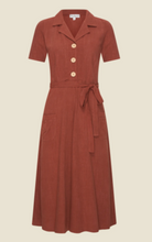 Laden Sie das Bild in den Galerie-Viewer, Swingkleid Revers Leinen-Midikleid in Terracotta
