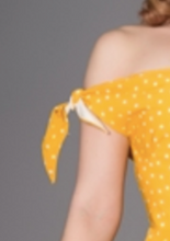 Laden Sie das Bild in den Galerie-Viewer, Swingkleid Taylor Off‑Shoulder, Gelb-Polka
