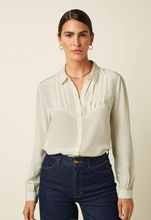 Laden Sie das Bild in den Galerie-Viewer, Elegante Bluse, Karen Blouse Sista, Fairtrade, Ivory
