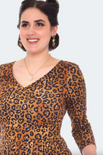 Laden Sie das Bild in den Galerie-Viewer, Swingkleid Leopard in Wickeloptik, Braun
