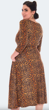 Laden Sie das Bild in den Galerie-Viewer, Swingkleid Leopard in Wickeloptik, Braun
