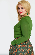 Laden Sie das Bild in den Galerie-Viewer, Feinstrick-Pulliover Squirrel mit Eichhörnchenmotiv,Grün
