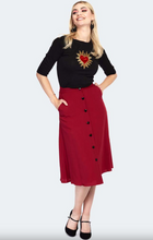 Laden Sie das Bild in den Galerie-Viewer, Feiner Retro-Pulli mit auffälliger Herz‑Stickerei, Queen Of Hearts, Schwarz
