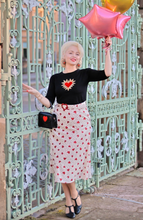 Laden Sie das Bild in den Galerie-Viewer, Feiner Retro-Pulli mit auffälliger Herz‑Stickerei, Queen Of Hearts, Schwarz
