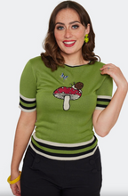 Laden Sie das Bild in den Galerie-Viewer, Pulli Woodland Embroidery mit Pilz-Schnecke-Motiv, Grün
