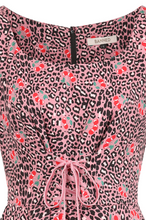 Laden Sie das Bild in den Galerie-Viewer, Swingkleid "Lola Cherry Leopard", Pink
