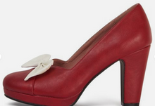 Laden Sie das Bild in den Galerie-Viewer, High Heels Betty mit Schleife, Rot

