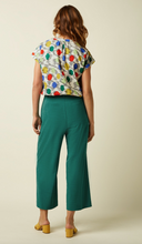 Laden Sie das Bild in den Galerie-Viewer, Hose Fintan Cropped  Timba, Grün
