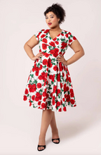 Laden Sie das Bild in den Galerie-Viewer, Swingkleid Dolce Vita 50's, Weiss-Rot , Plus Size
