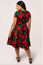 Laden Sie das Bild in den Galerie-Viewer, Swingkleid Dolce Vita 50's, Schwarz-Rot, Plus Size

