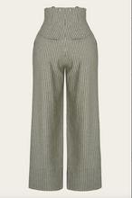 Laden Sie das Bild in den Galerie-Viewer, The Miss Fancy Pants Slacks, Gün gesterift Herringbone
