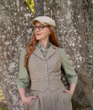 Laden Sie das Bild in den Galerie-Viewer, The Watchmaker’s Waistcoat,Green herringbone stripe
