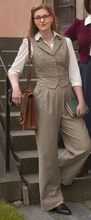 Laden Sie das Bild in den Galerie-Viewer, The Watchmaker’s Waistcoat,Green herringbone stripe
