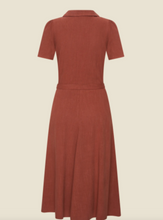 Laden Sie das Bild in den Galerie-Viewer, Kleid Revers Leinen-Midikleid, 40's in Terracotta, Plus Size
