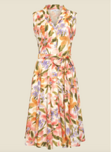 Laden Sie das Bild in den Galerie-Viewer, Very Cherry - Nova Dress Aquarel Flowers
