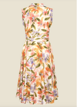 Laden Sie das Bild in den Galerie-Viewer, Very Cherry - Nova Dress Aquarel Flowers
