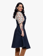 Laden Sie das Bild in den Galerie-Viewer, Latzkleid 'Josie' in Denim
