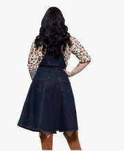 Laden Sie das Bild in den Galerie-Viewer, Latzkleid 'Josie' in Denim

