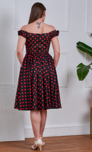 Laden Sie das Bild in den Galerie-Viewer, Pünktchen-Kleid Marilyn Spot, Schwarz-Rot
