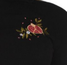 Laden Sie das Bild in den Galerie-Viewer, Rollkragen-Pulli Pomegranate, Schwarz
