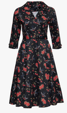 Laden Sie das Bild in den Galerie-Viewer, Swingkleid Cherries &amp; Roses, Schwarz
